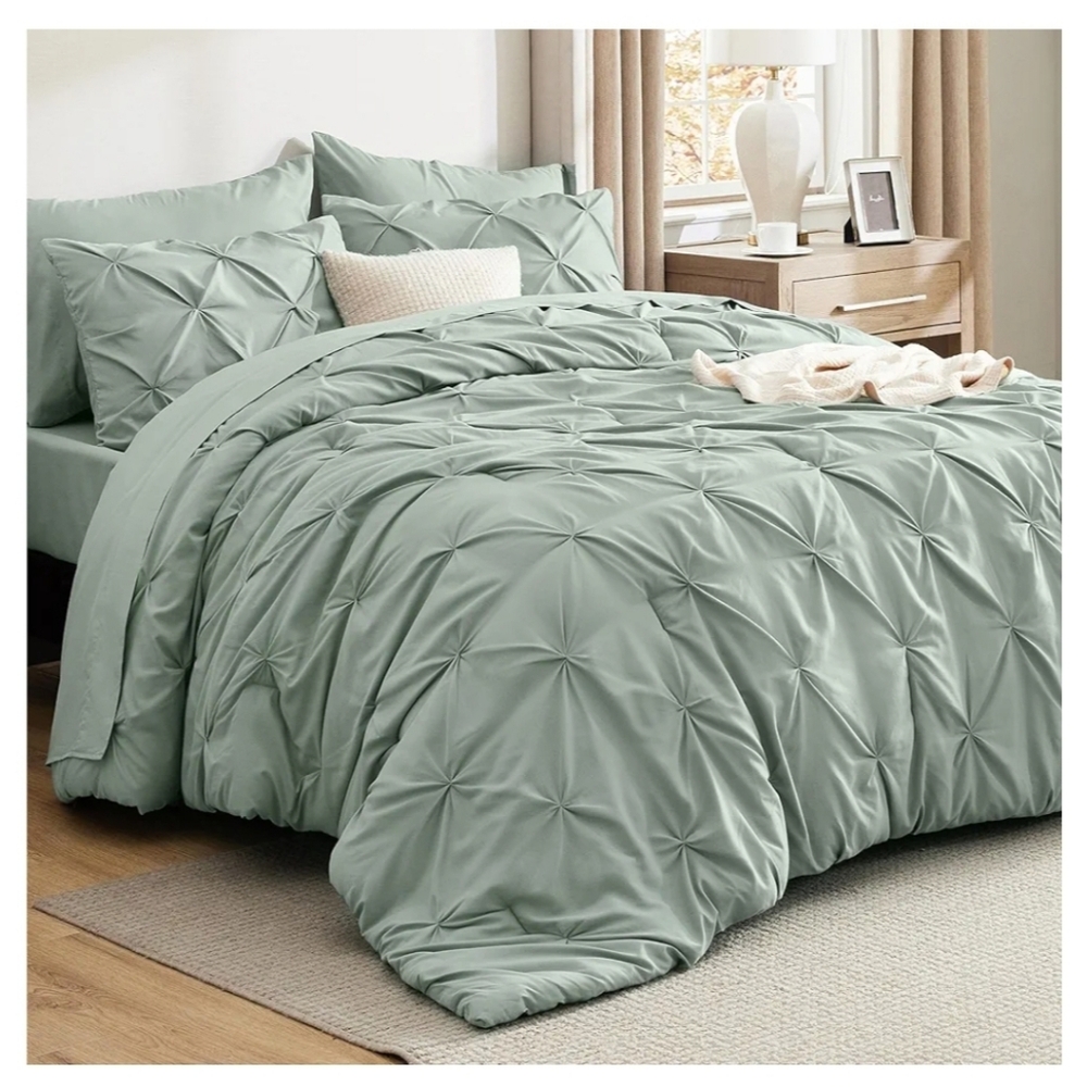 FULL Pintuck Sage Green 7 Piece Bed in A Bag